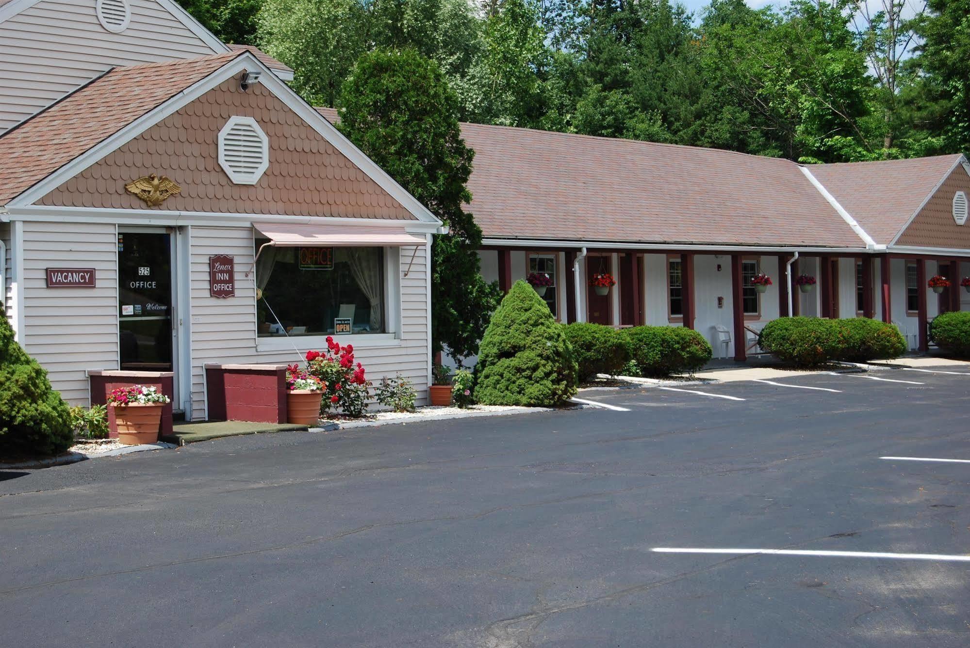 Lenox Inn Extérieur photo